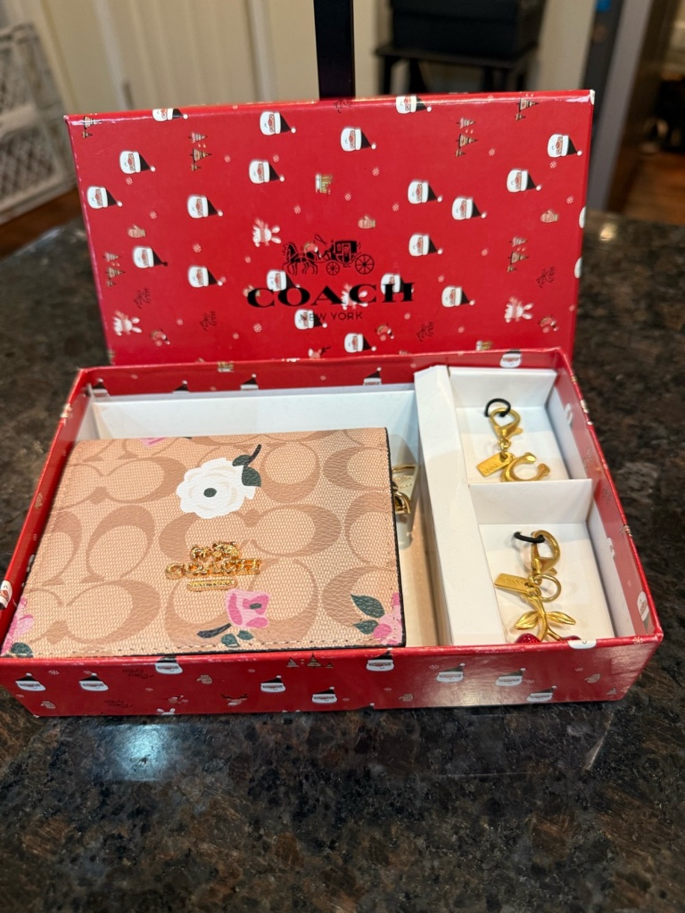 Source Unknown Pink Floral Coach-Style Card Wallet with Gold Charms